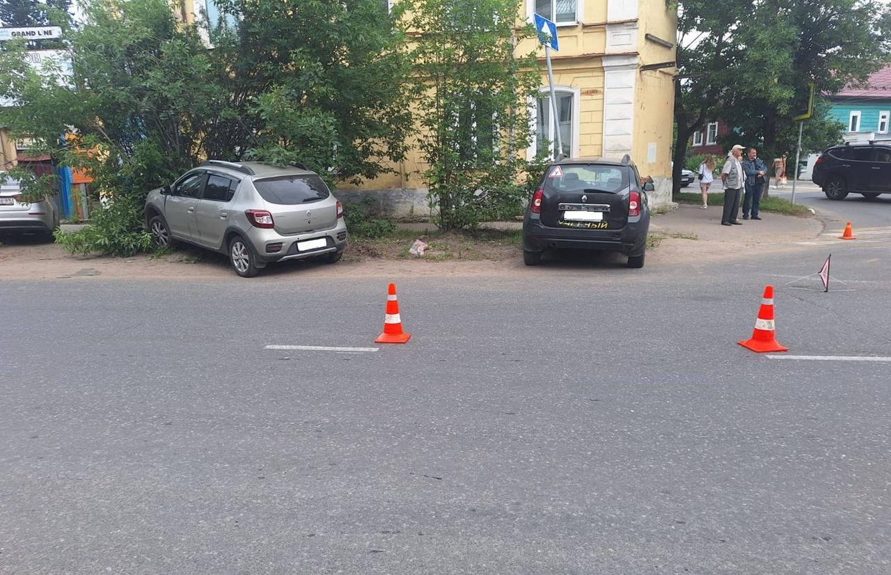 В Торжке из-за нарушения ПДД опытным водителем в ДТП попало учебное авто