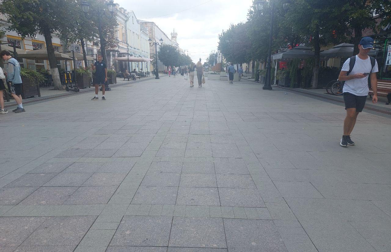 В Твери на Трехсвятской 4-летний мальчик столкнулся с самокатчиком - новости Афанасий