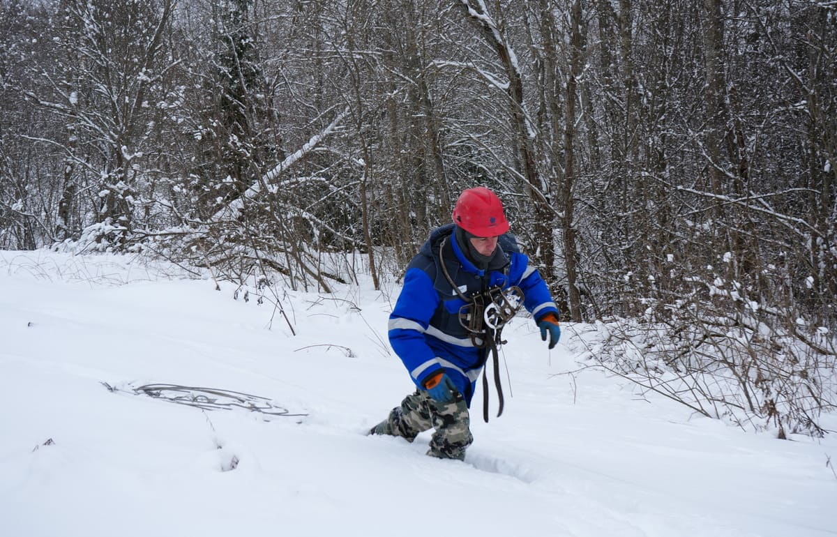 105 бригад «Тверьэнерго» устраняют повреждения на ЛЭП после снежных штормов - новости Афанасий