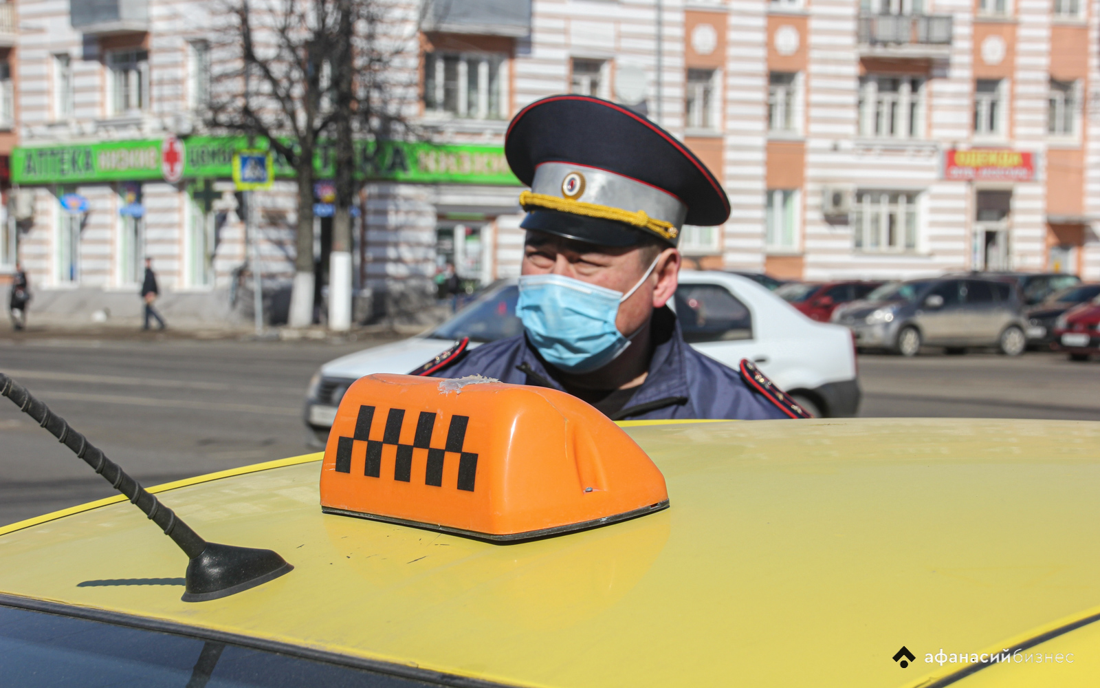 Без ремней, света и на разных колесах: в Твери автоинспекторы проверили, как по дорогам ездят таксисты 
