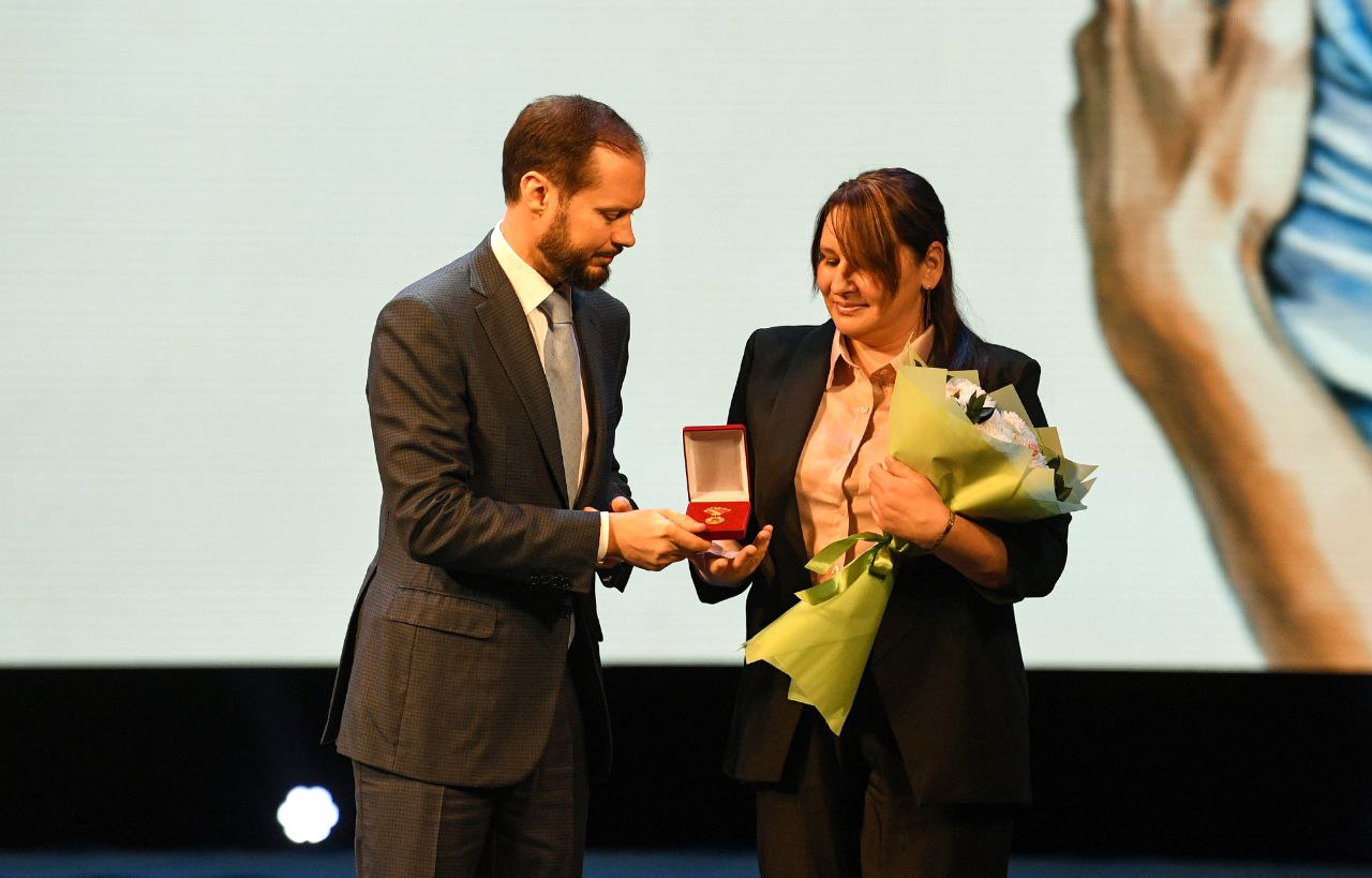 Врио губернатора Виталий Королев вручил награды многодетным мамам - новости Афанасий