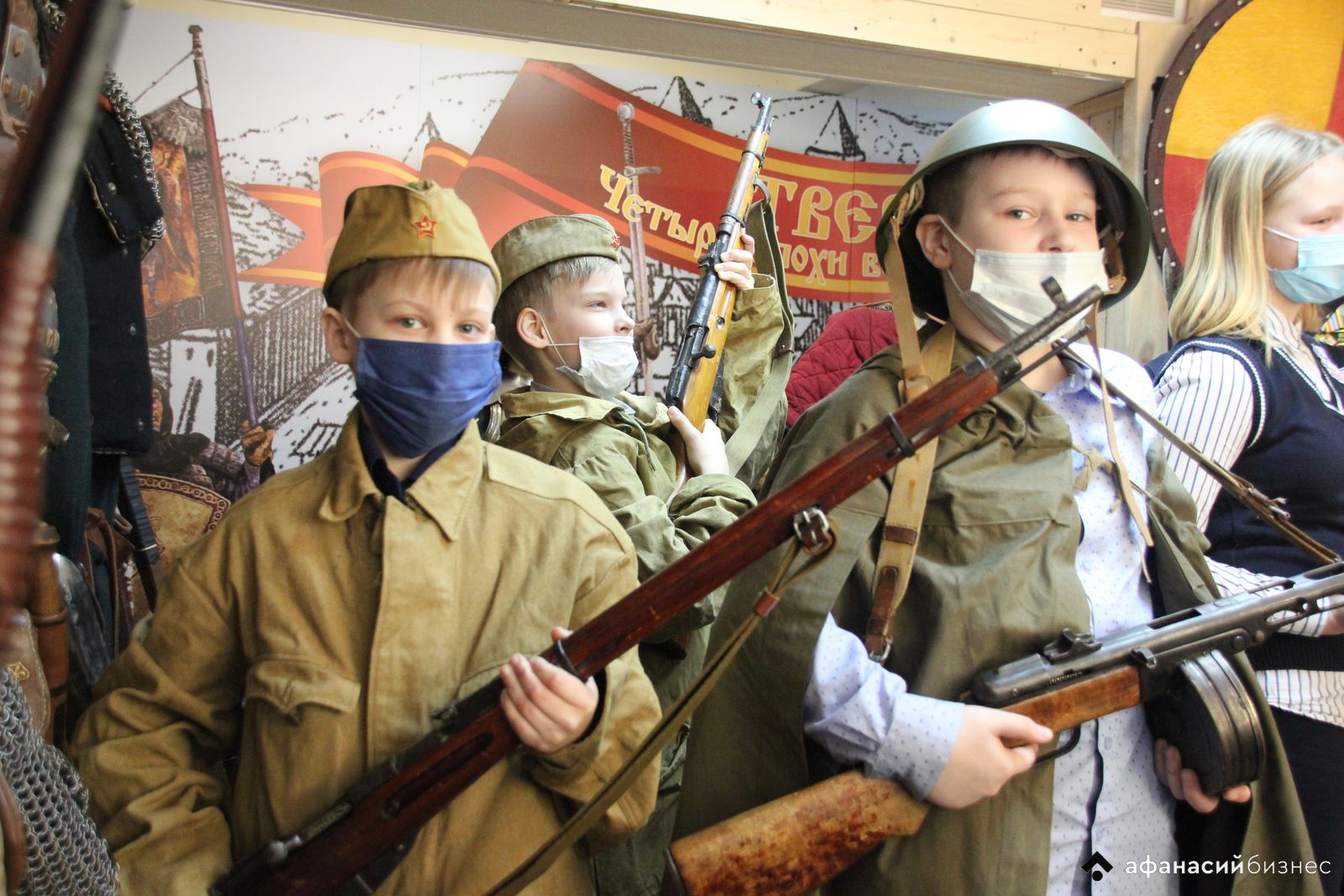 «Говорим только о том, что было»: для школьников в Твери проводят уроки мужества на интерактивной выставке 