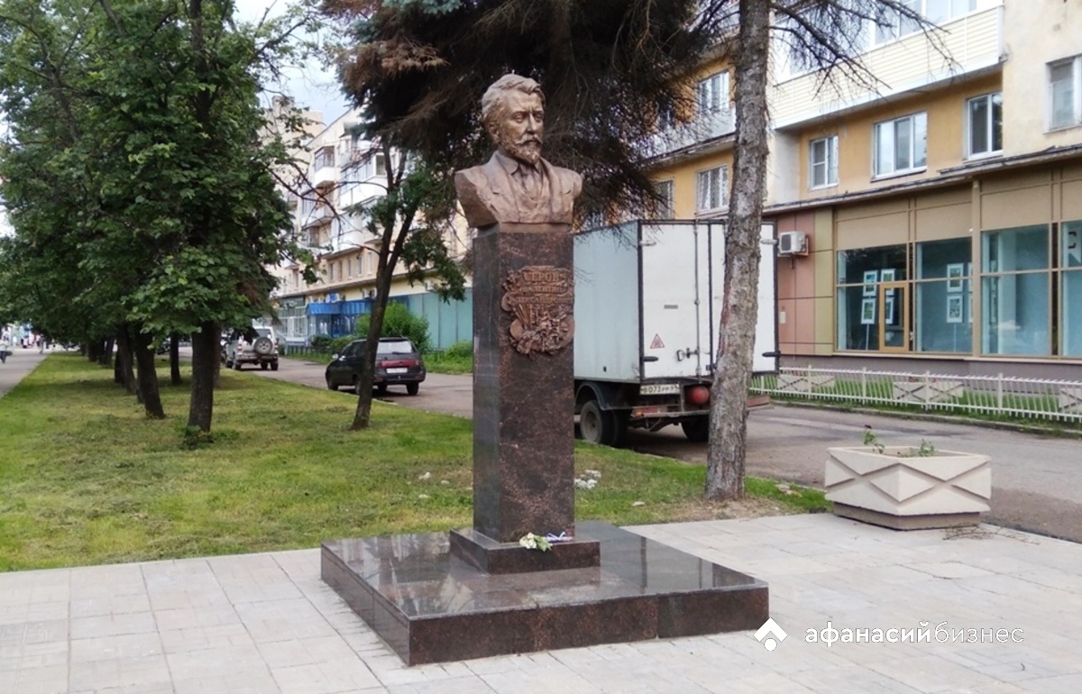 В Твери установили бюст художника Валентина Серова