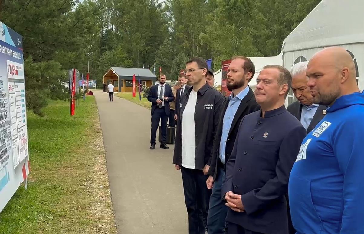 Дмитрий Медведев приехал в Тверскую область с рабочим визитом - новости Афанасий