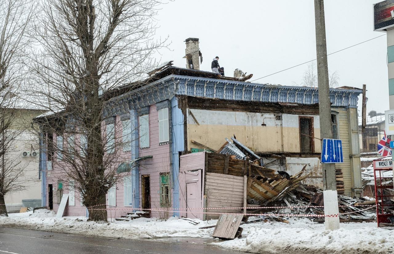 На улице Брагина в Твери сносят заброшенный доходный дом начала XX века  Фото: Тверские своды