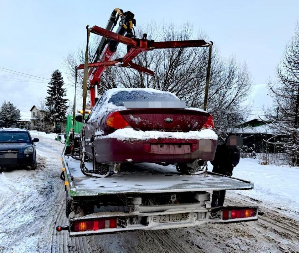 В Твери сотрудники ДПС остановили 17-летнего водителя автомобиля Фото: ГАИ
