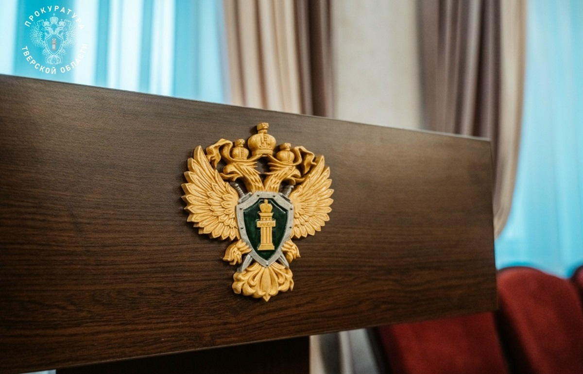 В Максатихе директора УК наказали за дырявую крышу Фото: Прокуратура Тверской области