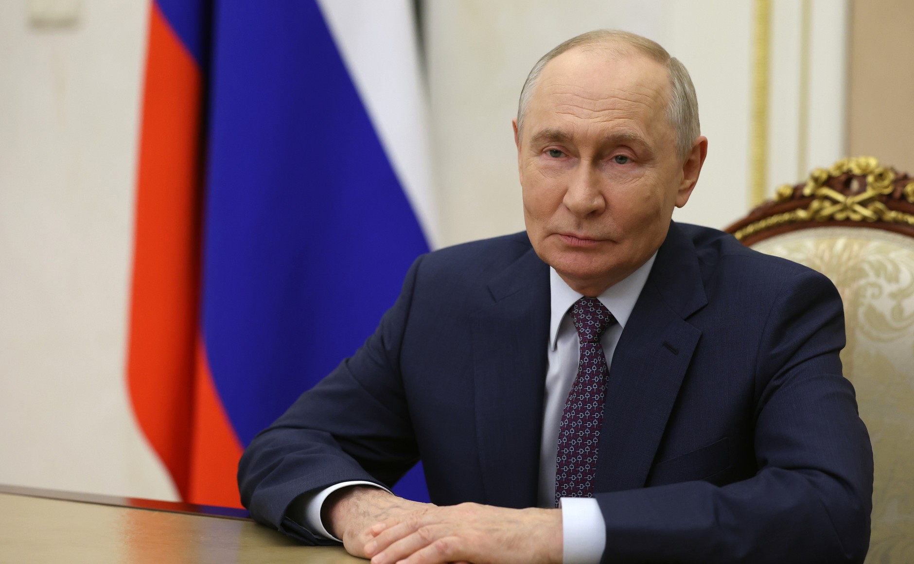 Губернатор Тверской области Виталий Королев поздравил Владимира Путина с днем рождения Фото: kremlin.ru