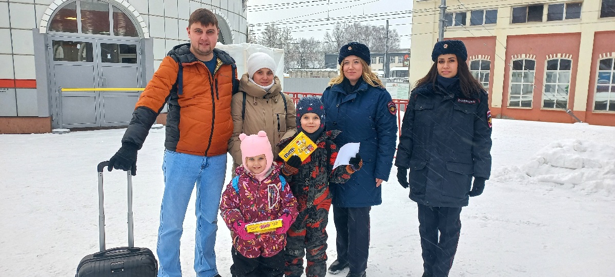 На вокзале в Твери пассажирам дарили подарки 