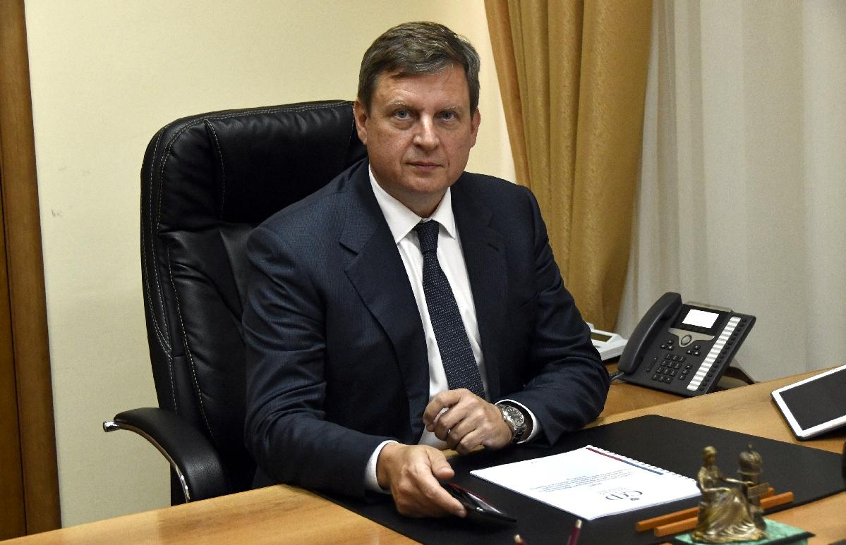 Сенатор Андрей Епишин поздравляет с Днем учителя - новости Афанасий