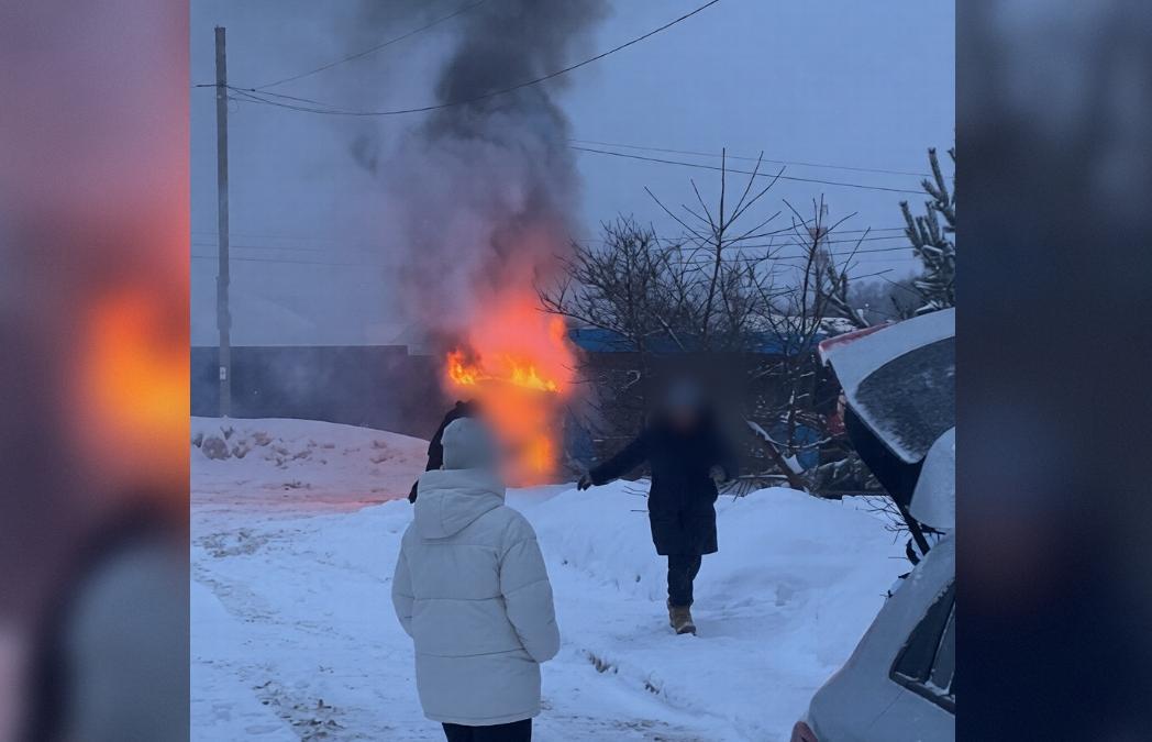 Компания-перевозчик выясняет причину, по которой загорелся автобус в Твери Фото: соцмедиа