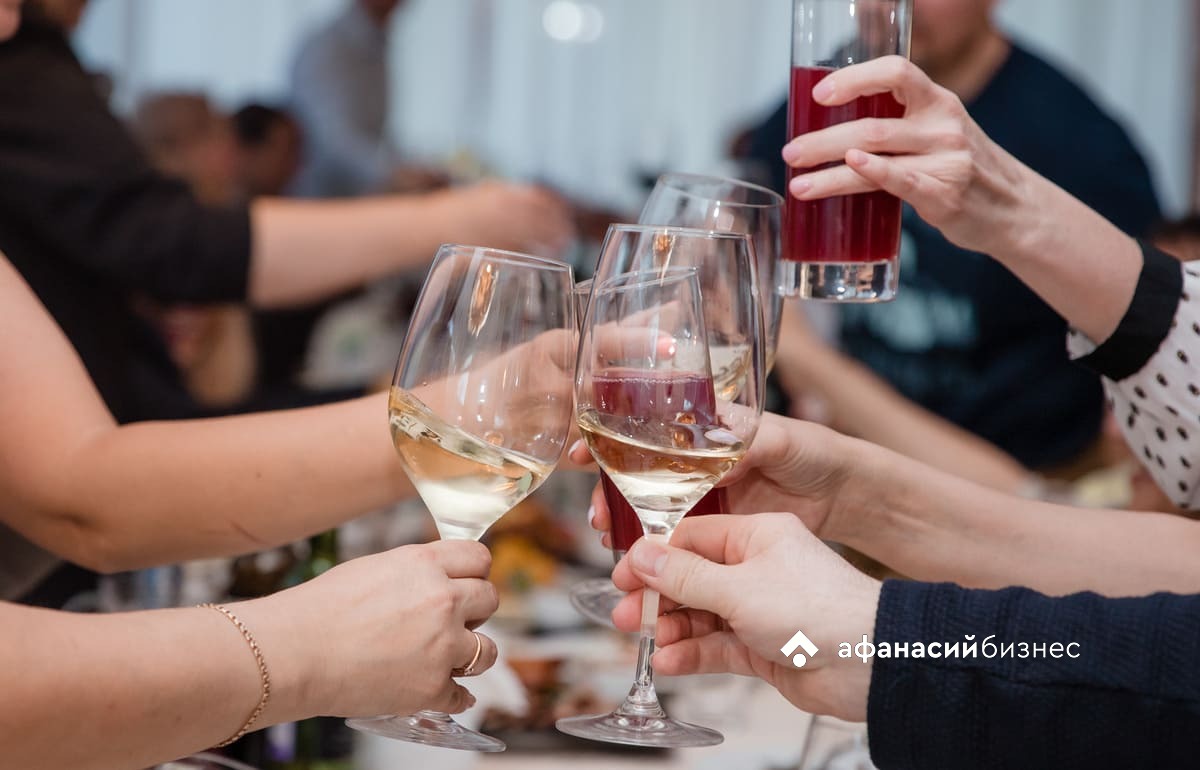 Стало известно, на что чаще тратит молодежь 