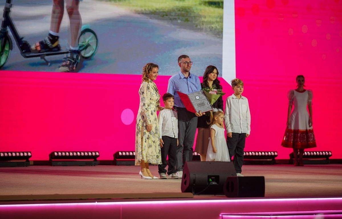 Семья Дылевских из Тверской области получила награду «Семья года – 2025» Фото предоставлено правительством Тверской области