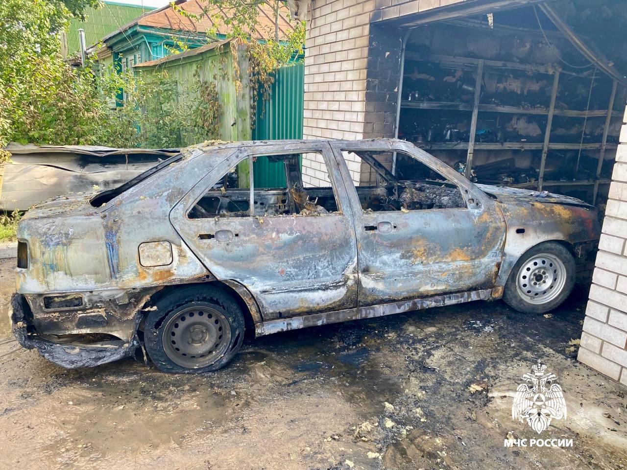 В Твери из-за сварочных работ сгорели гараж и машина Фото, видео: ГУ МЧС России по Тверской области