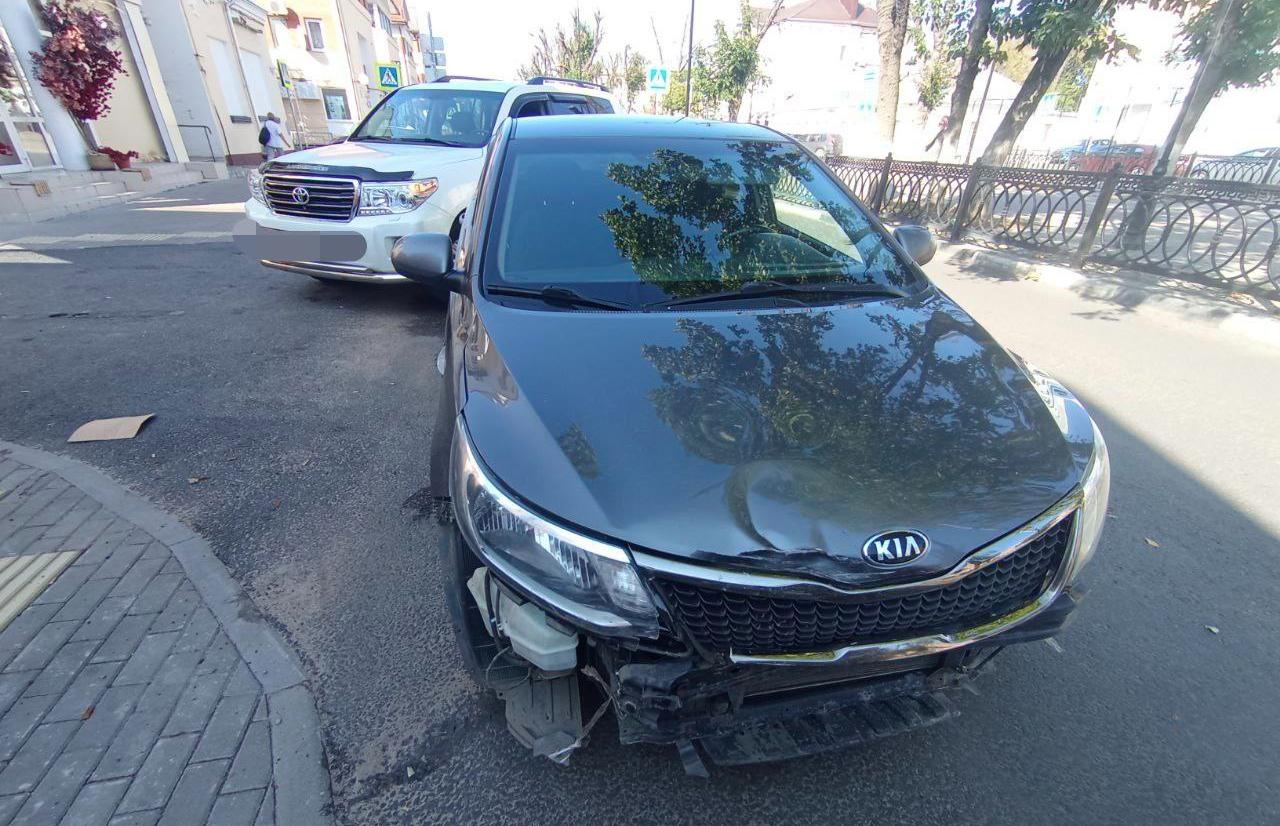 В ДТП в Твери на бульваре Радищева пострадал водитель авто, ехавшего по главной дороге - новости Афанасий