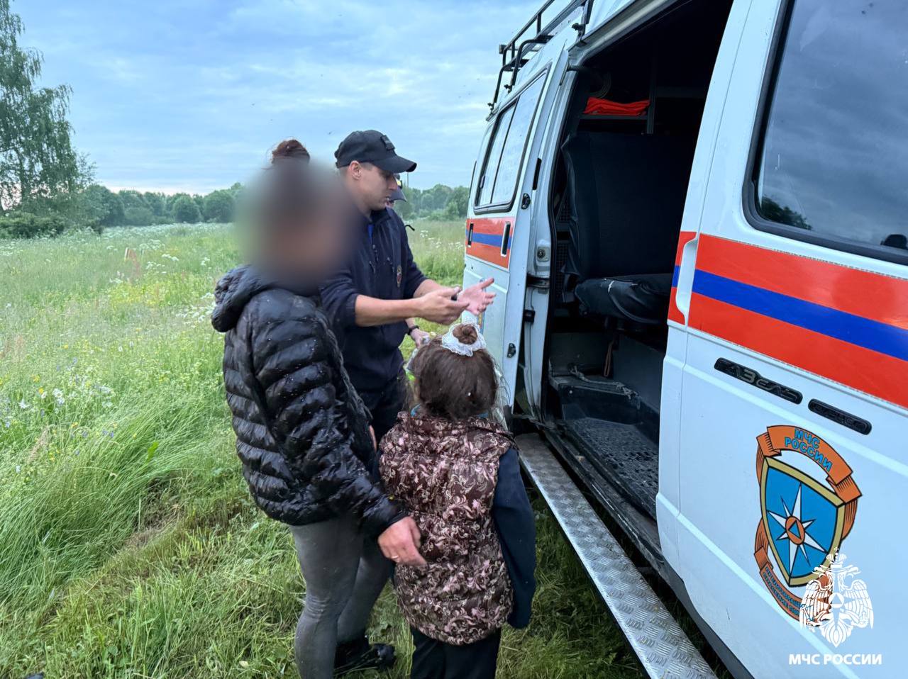 Взрослые с ребенком на квадроциклах заблудились под Тверью 