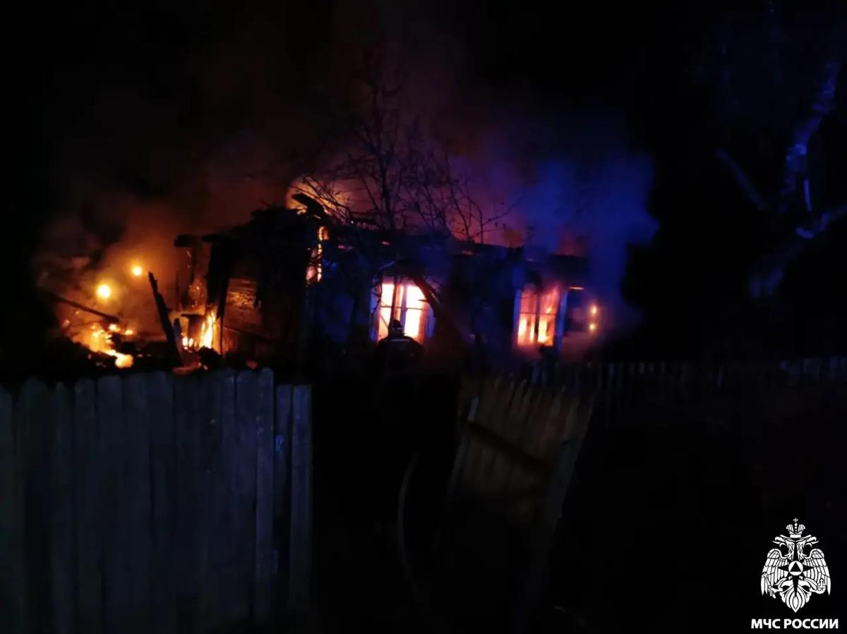 Неисправный холодильник уничтожил дом в Тверской области Фото: МЧС Тверской облатси
