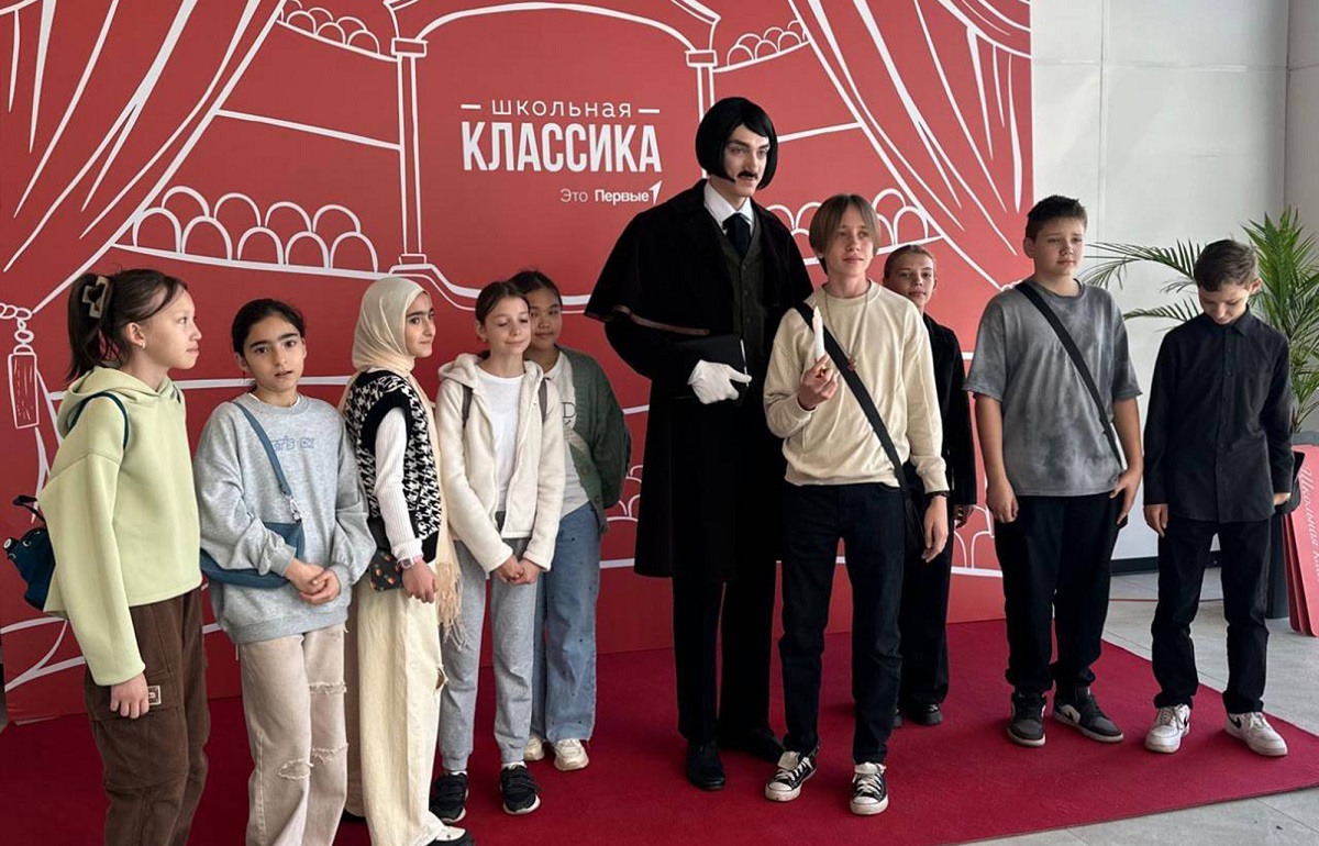 Более 400 школьников и педагогов стали участниками театрального фестиваля в тверском парке «Россия – Моя история» Фото: пресс-служба Правительства Тверской области