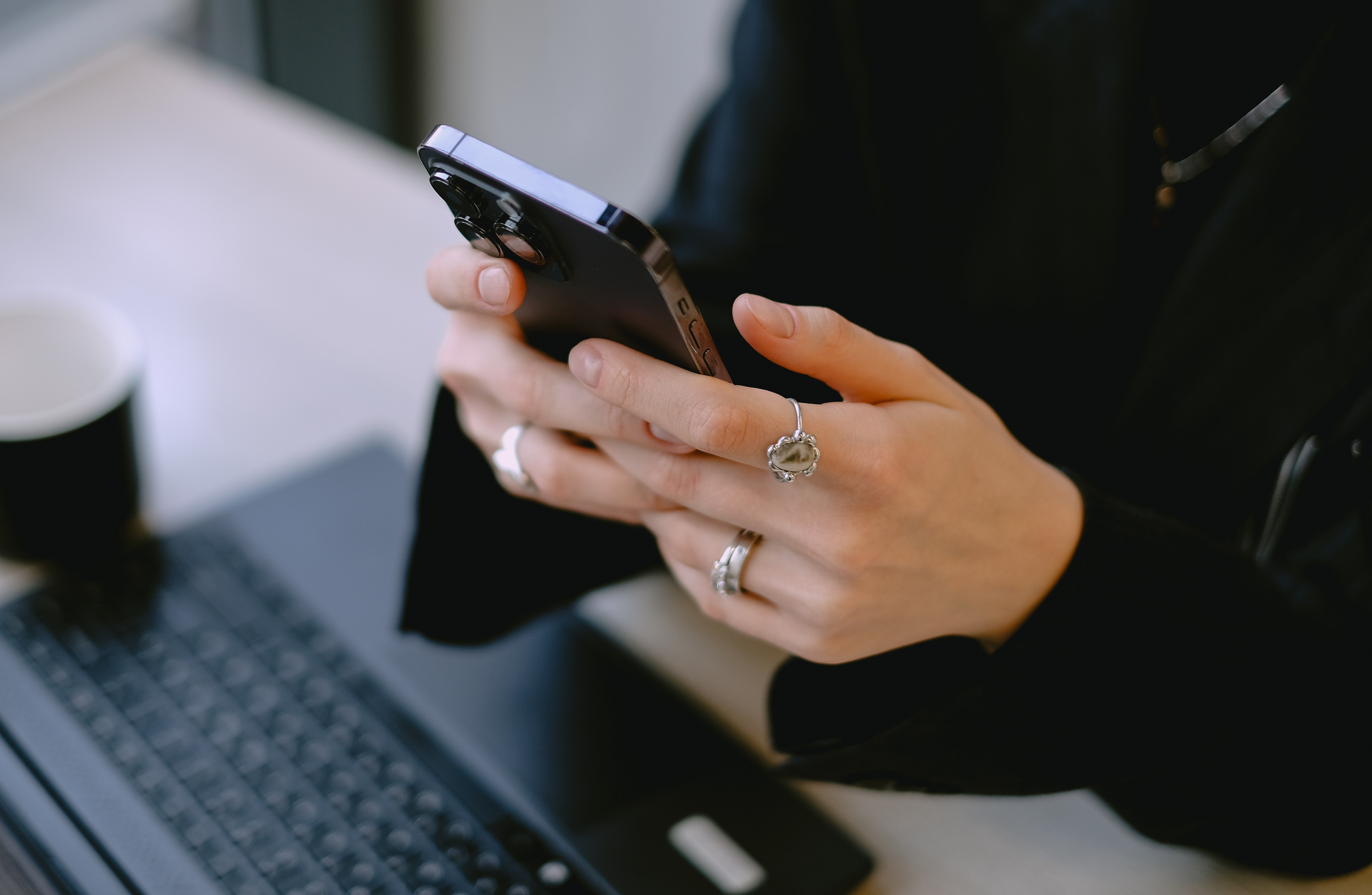 «Белый список»: рассказываем, какие сайты и приложения доступны тверичам при ограничении мобильного интернета Erid: 3apb1QrvkfA8QXzqn62LRgmW2QLJgnRxADsgbBQmawDcA
 
 Фото: пресс-служба Т2