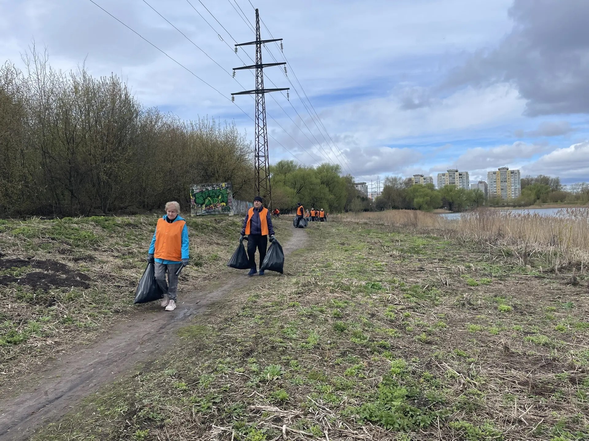 В Твери прошел общегородской субботник Фото: администрация Твери