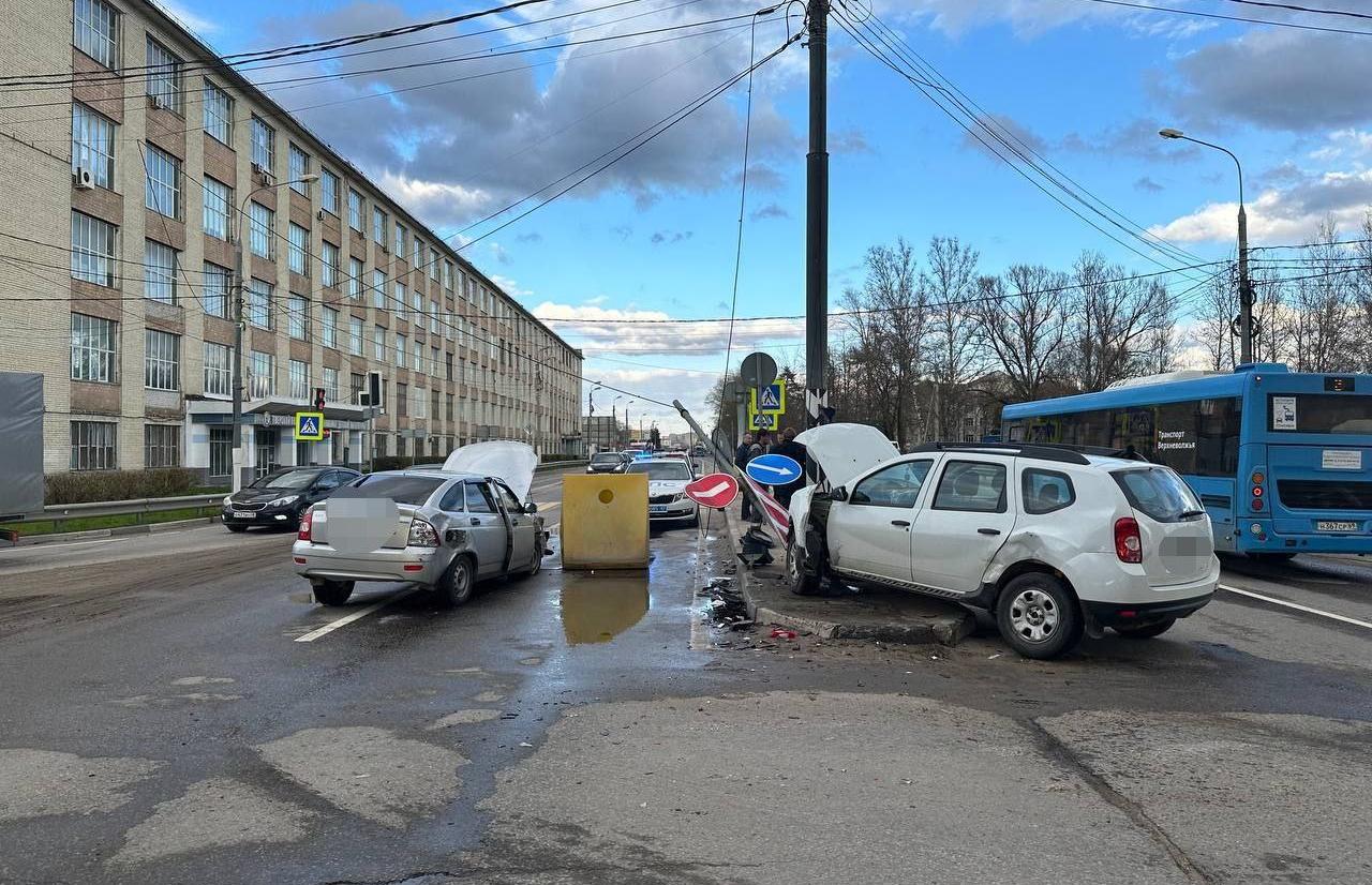 В Твери у мигаловской эстакады произошло ДТП с пострадавшим Фото: Госавтоинспекция Твери