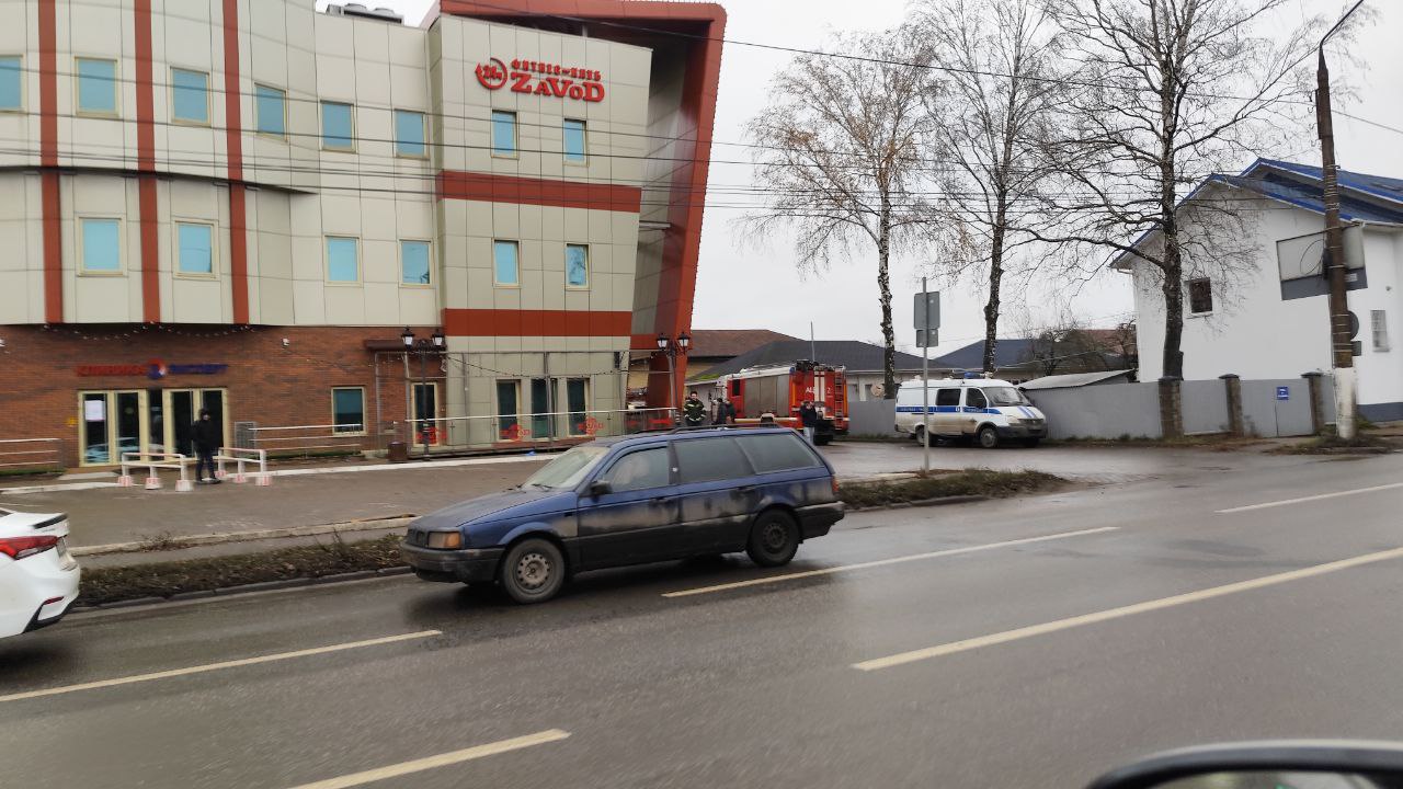 В Твери на Октябрьском проспекте правоохранители проводят проверочные мероприятия по анонимному сообщению Фото: Игорь Стасюк