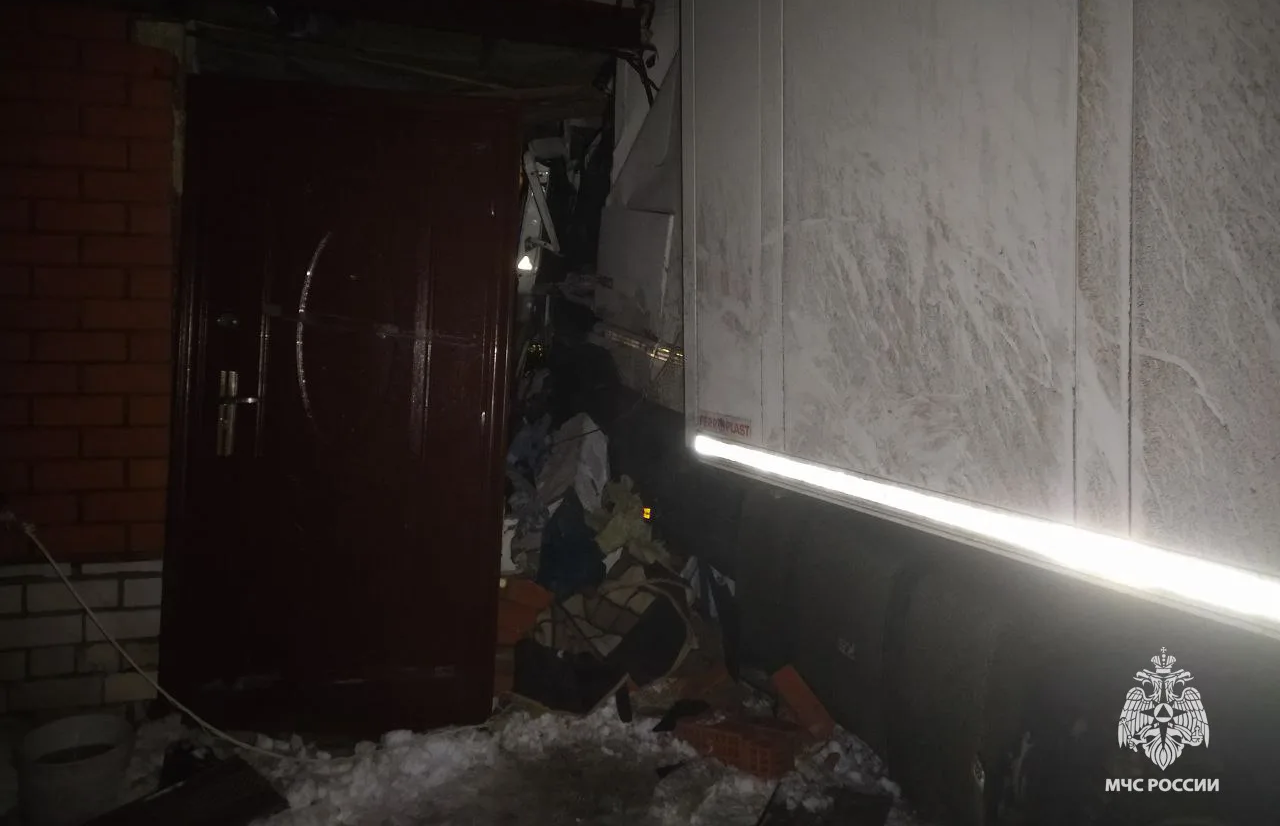 Под Тверью фура врезалась в дом - новости Афанасий