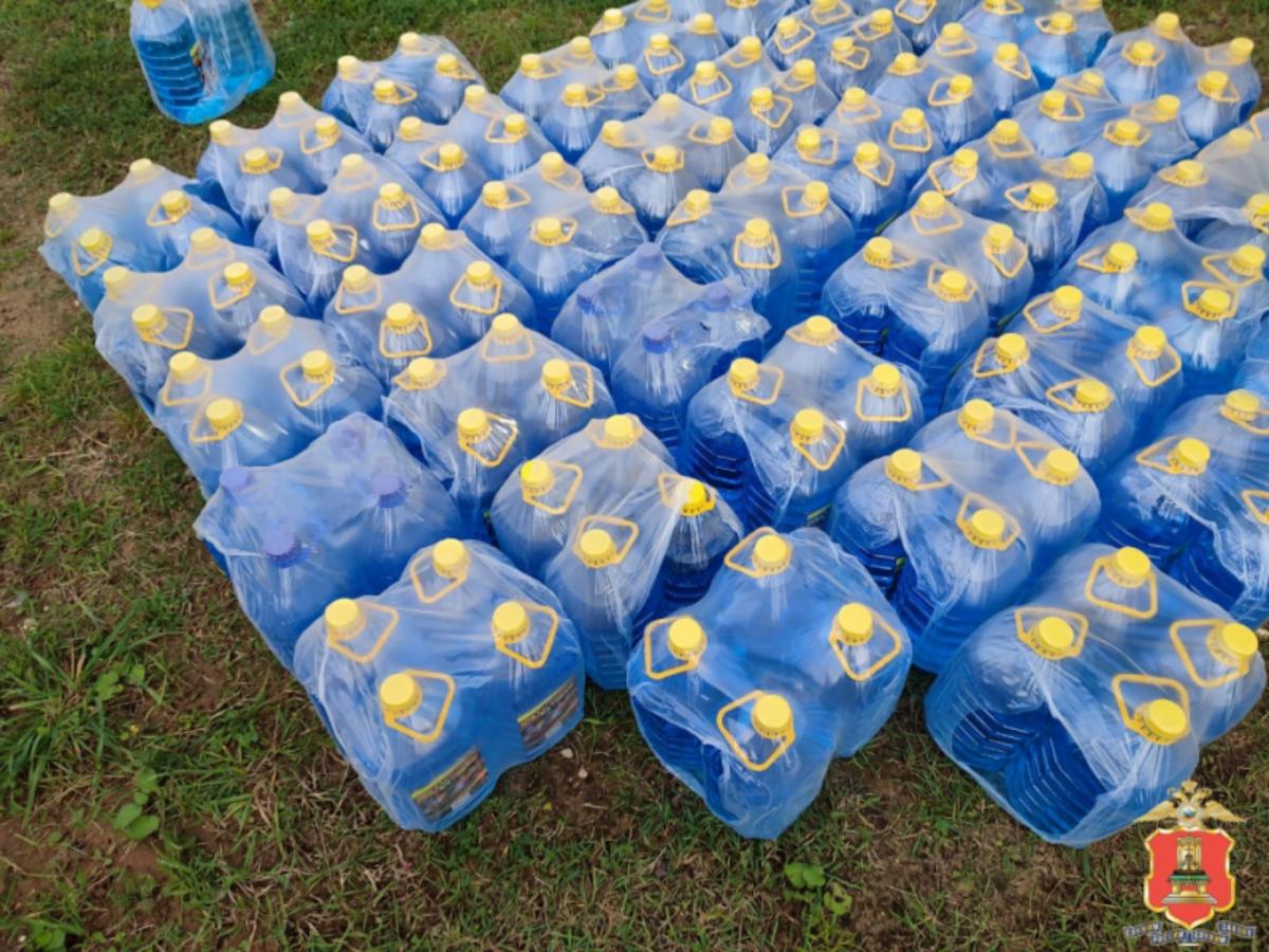 Под Тверью у подростка изъяли 715 литров ядовитой стеклоомывайки Фото: УМВД Тверской области