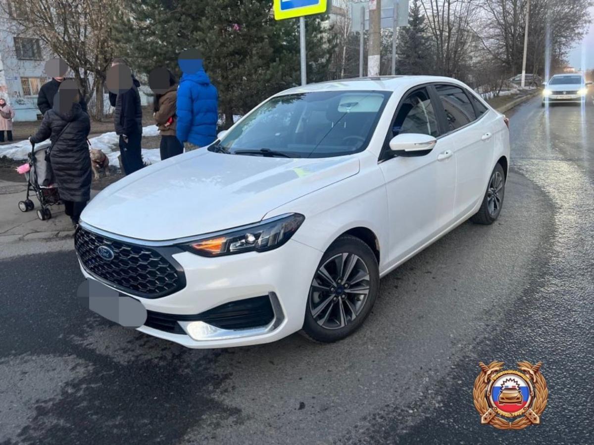 Машина сбила женщину с ребенком на Жигарева в Твери Фото: ГАИ