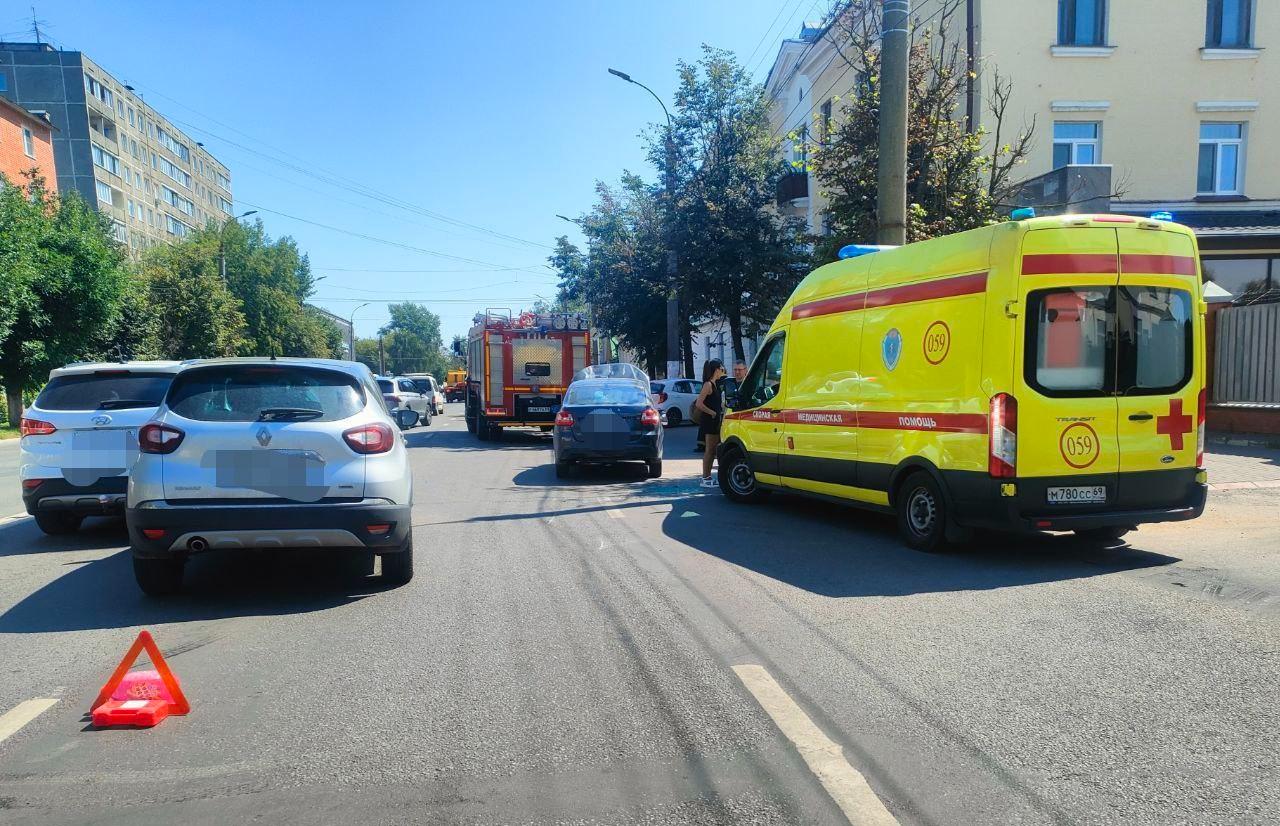 В Твери на улице Горького столкнулись четыре машины - новости Афанасий