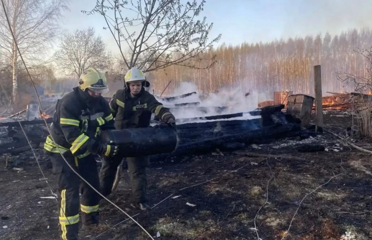 Названа причина пожара, уничтожившего девять строений под Максатихой - новости Афанасий