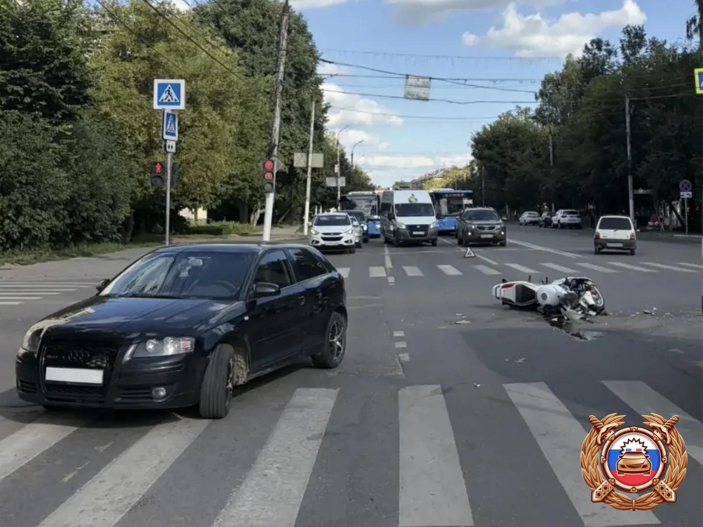 В Твери на улице Горького автомобиль столкнулся с мотоциклом Фото: ГАИ