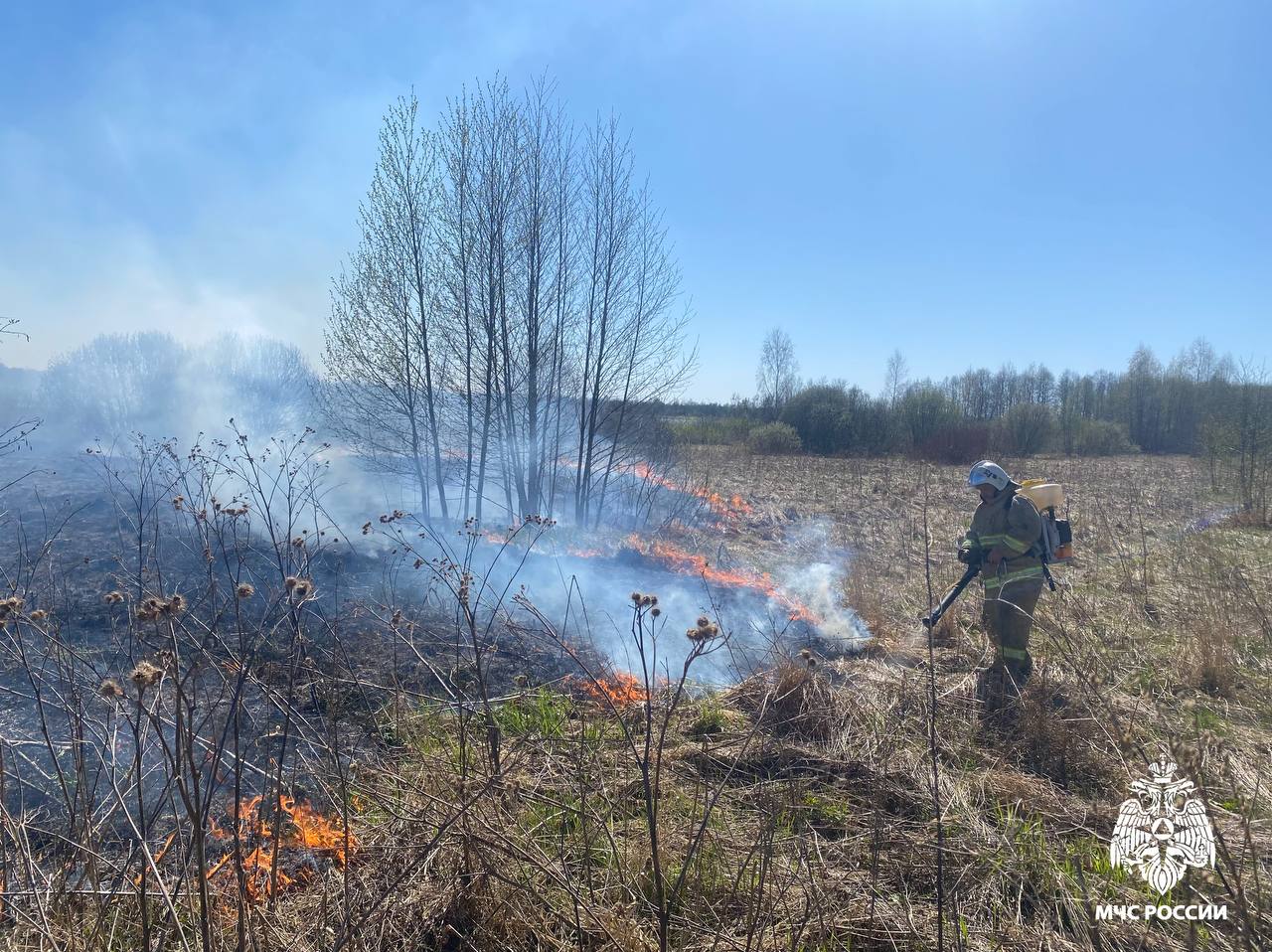 В Краснохолмском районе огнеборцы потушили пожар