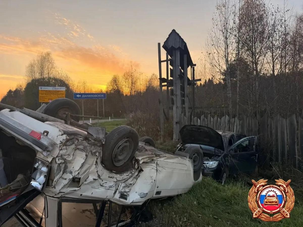 Под Тверью молодой водитель пострадал в перевернувшемся авто Фото: ГАИ
