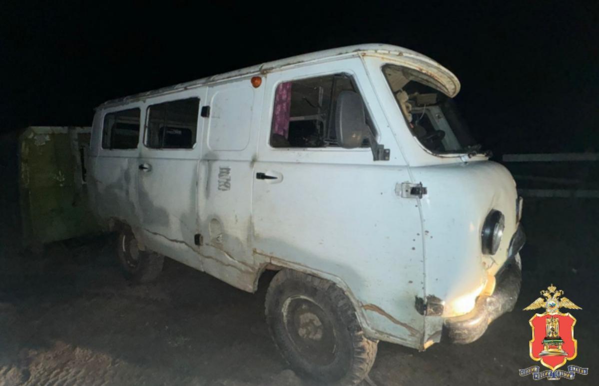 Под Рамешками мужчины разобрали стену чужого гаража, чтобы «оживить» свою машину - новости Афанасий