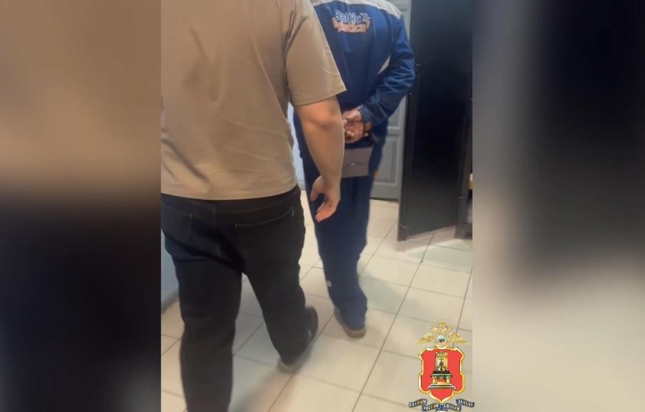 В Твери задержан напавший с ножом на парня неадекват Видео: УМВД России по Тверской области