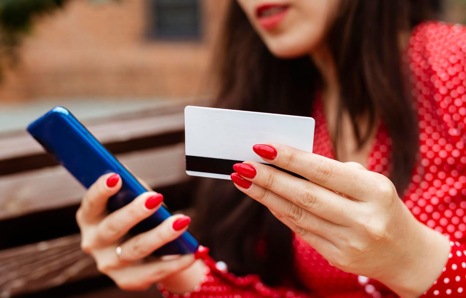 Сумма операций по картам в Верхневолжье превысила 1 трлн рублей Изображение от freepik