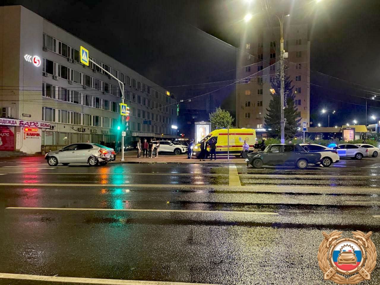 Один человек пострадал в ДТП на площади Капошвара в Твери  Фото: Госавтоинспекция Твери Один человек пострадал в ДТП на площади Капошвара в Твери  Фото: Госавтоинспекция Твери