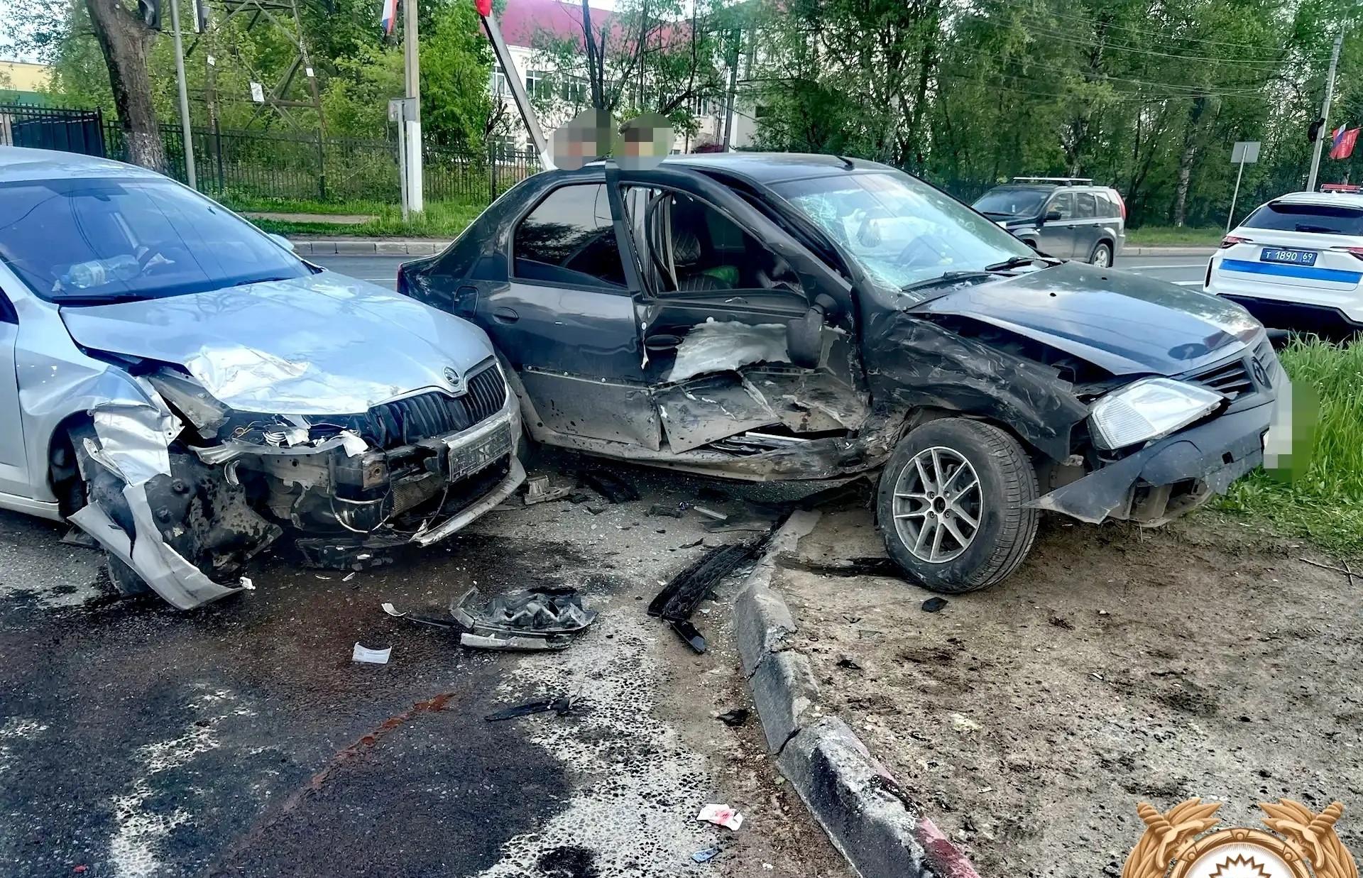 В Твери при въезде на Мигаловский мост столкнулись легковушки - новости Афанасий