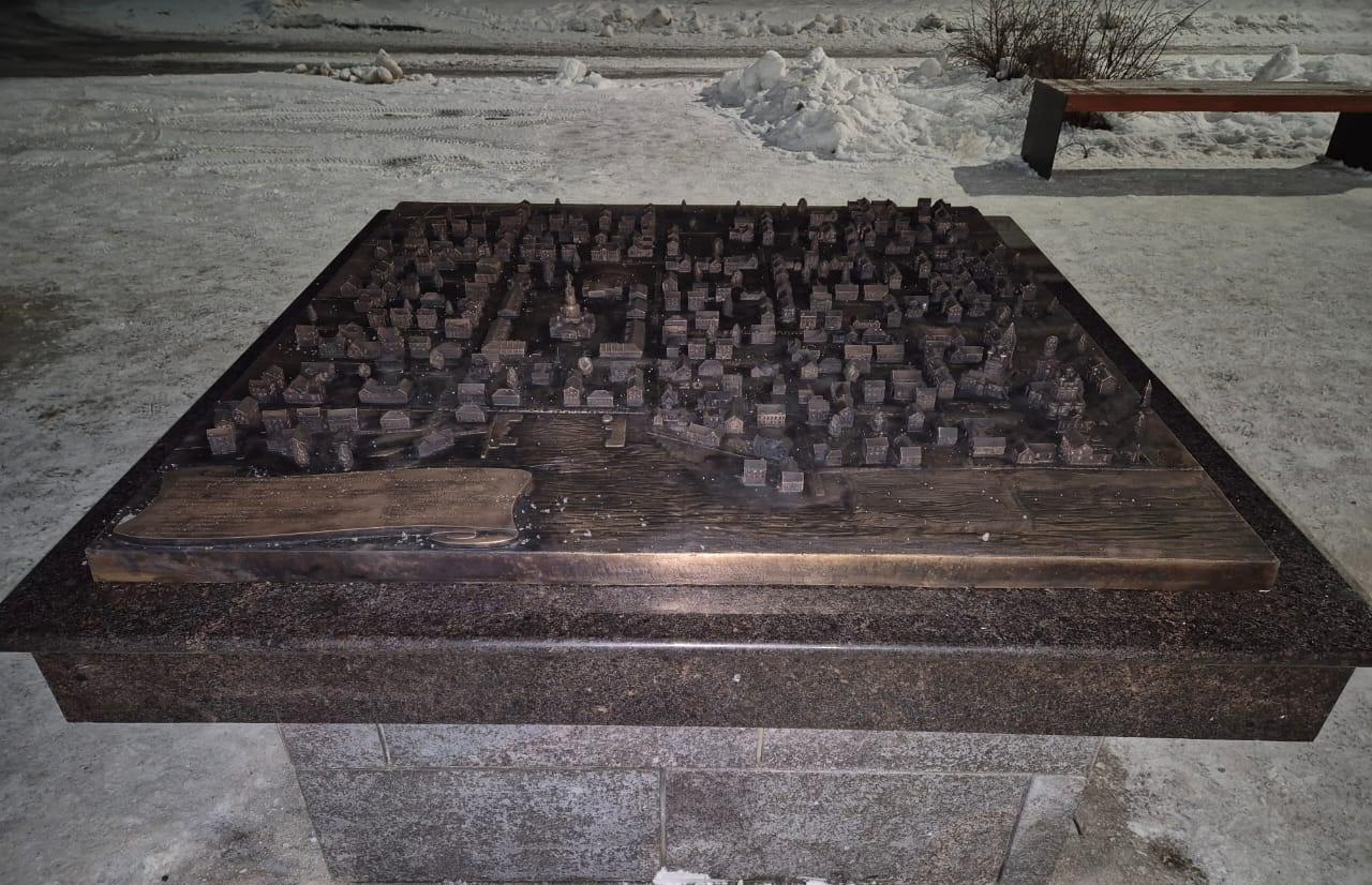 В Осташкове накануне Нового года установили бронзовый макет как в Твери - новости Афанасий