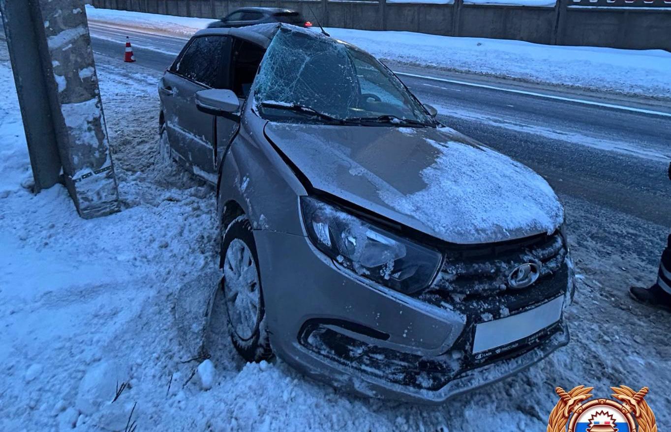 Автомобиль врезался в столб на улице Туполева в Твери - новости Афанасий