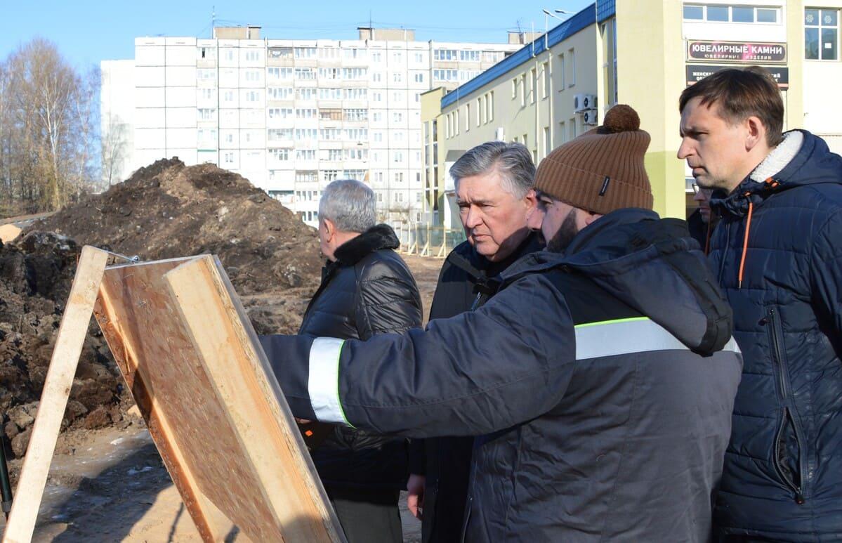Алексей Огоньков проверил ремонт на Мигаловской набережной и Молодежном бульваре - новости Афанасий