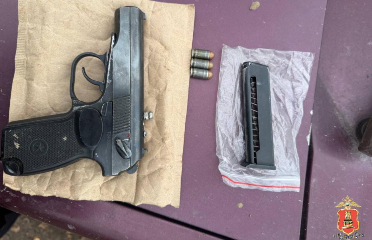 Под Кашином пьяный мужчина приехал к начальнице жены с пистолетом - новости Афанасий