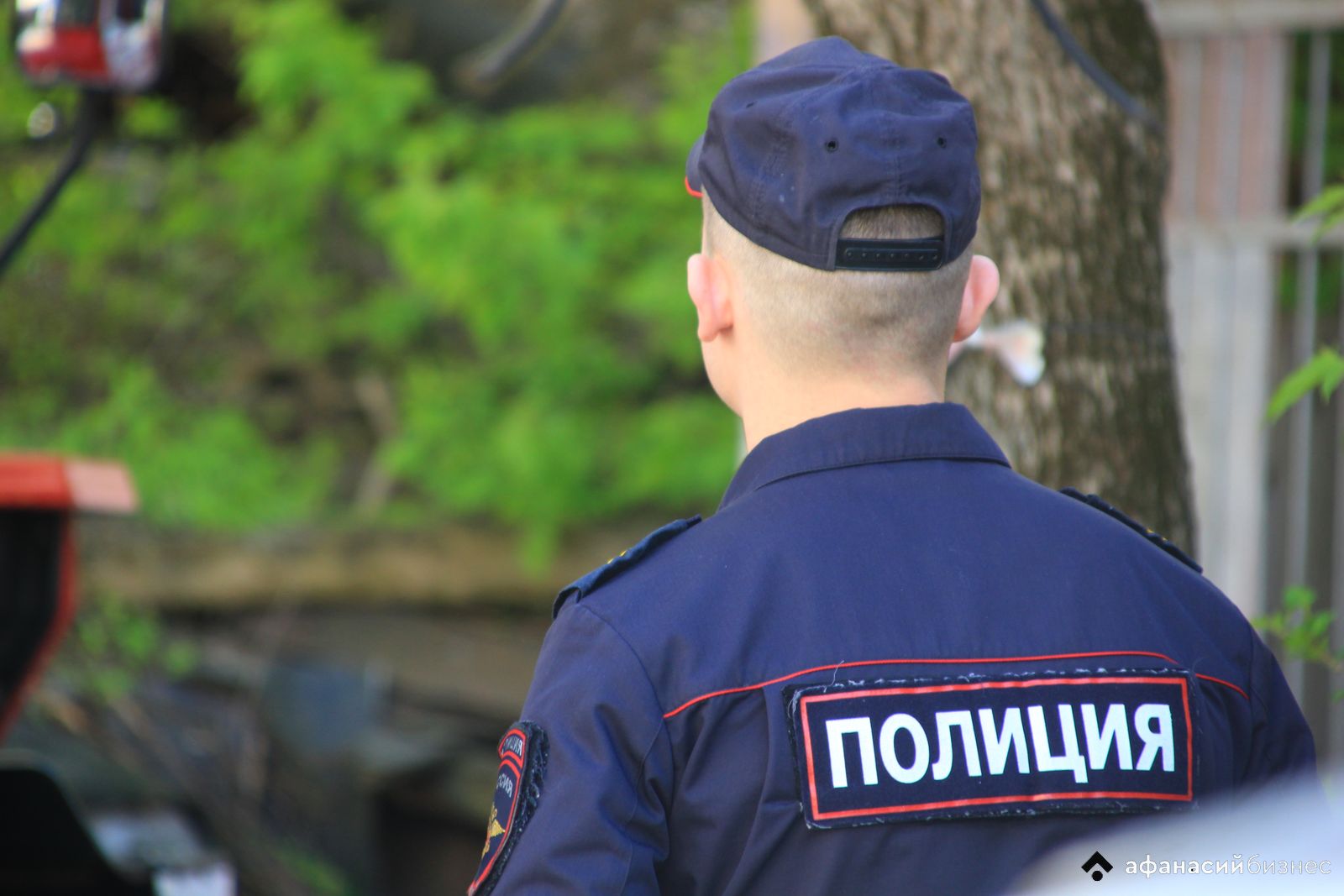 В Твери пьяный водитель покусал полицейского за колено - новости Афанасий