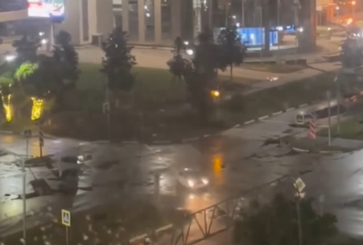 В Тверской области в Удомле задержали ночного дрифтера у братской могилы Видео: пресс-служба УМВД России по Тверской области