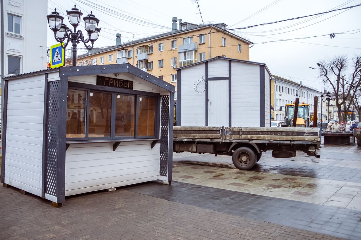 В Твери начали установку домиков для Рождественской ярмарки  Фото предоставлено администрацией Твери