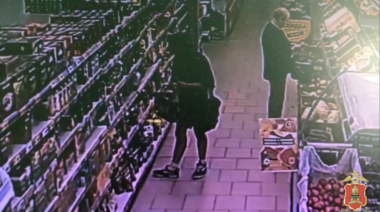 В Твери полицейские задержали вора-кофемана  Видео: УМВД России по Тверской области