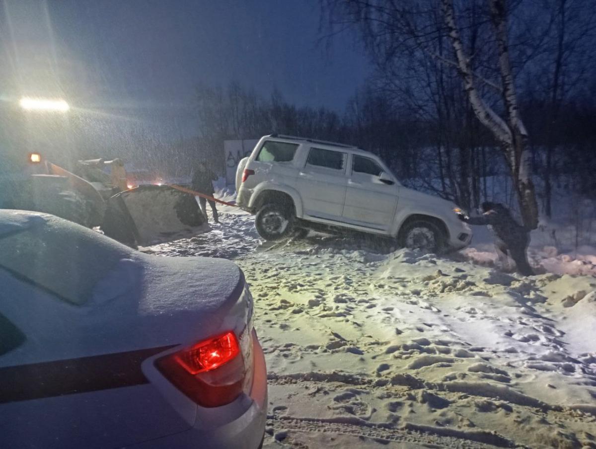 Под Удомлей машина вылетела в кювет, попав в занос на заснеженной трассе Фото: Росгвардия