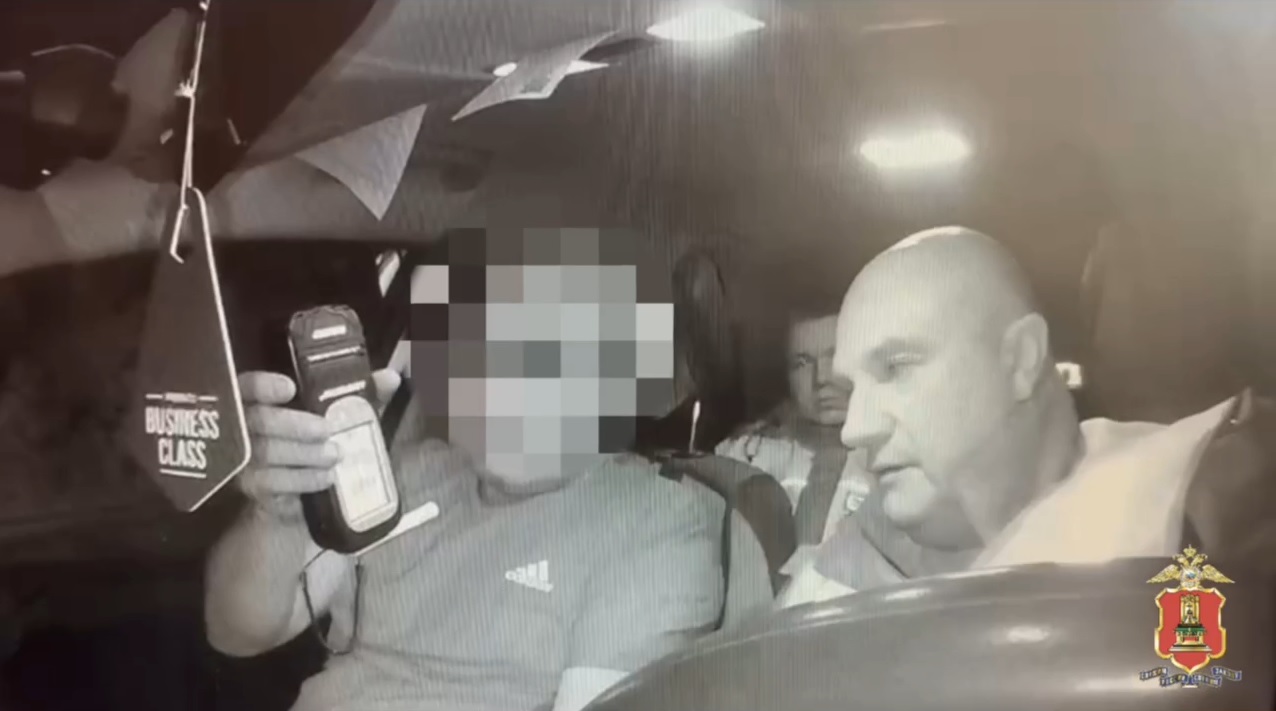 На трассе М10 остановили пьяного водителя грузовика  На трассе М10 остановили пьяного водителя грузовика