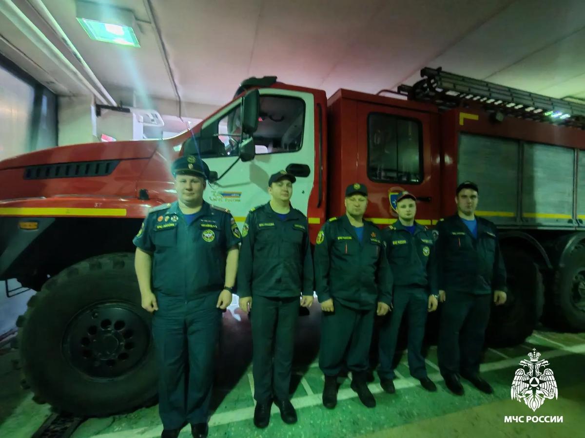 Пожарные спасли женщину из горящей квартиры в Твери Фото: МЧС